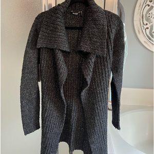 Long sweater. Daisy Fuentes. Size medium.